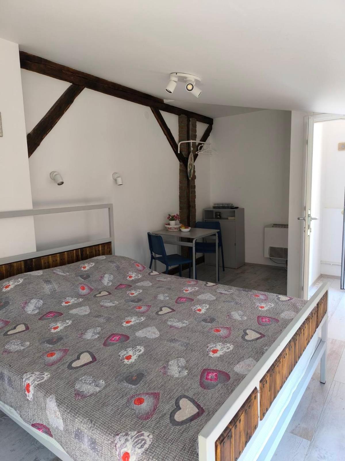 Ni Apartment By The River מראה חיצוני תמונה